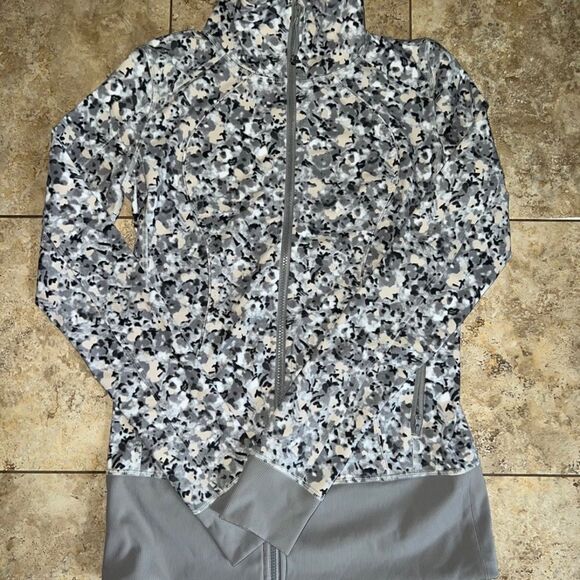 Lululemon Nice Asana Jacket Not So Petite Fleur Silver Spoon - Picture 1 of 5